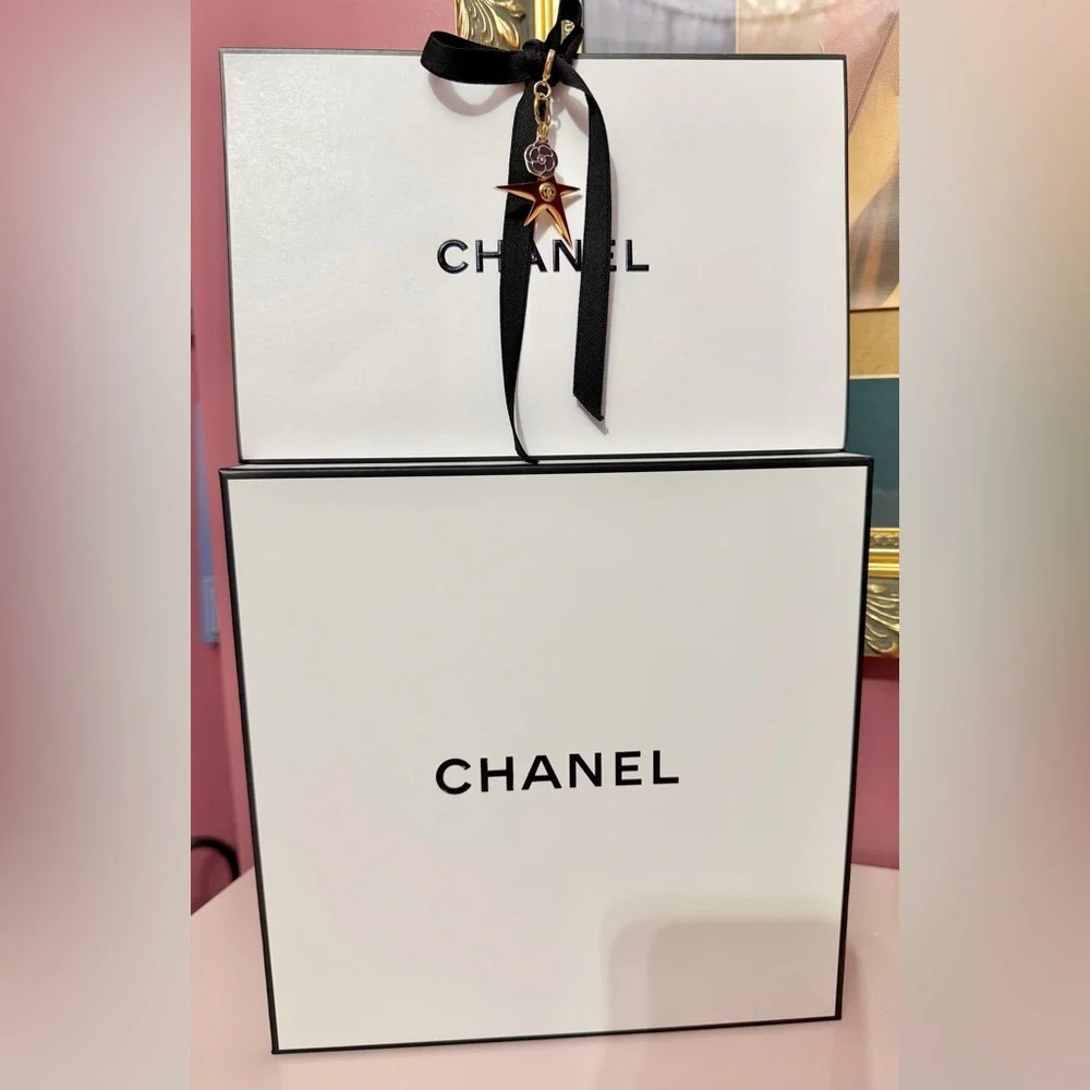 Chanel Fragrance Gift Bag & Box - Picture 8 of 8